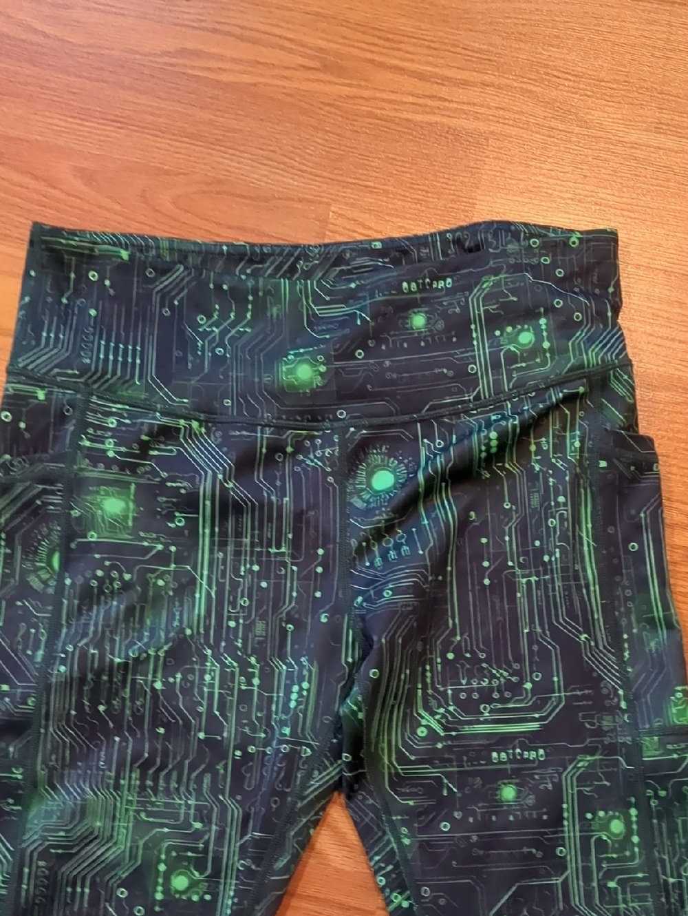CVG The Matrix Capri Leggings - Picture 3 of 5